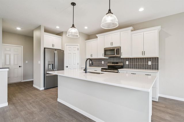 2730 Amber Valley Road, Cedar Falls, IA 50613