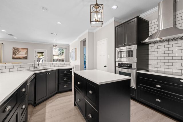 208 Sailors RUN, Lakeway, TX 78734