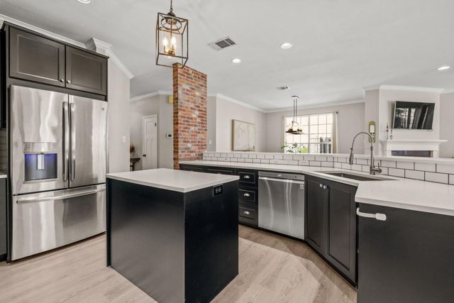 208 Sailors RUN, Lakeway, TX 78734