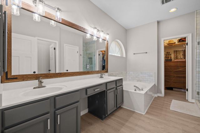 208 Sailors RUN, Lakeway, TX 78734