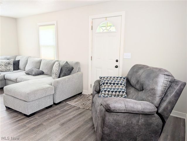 4465 Eastland Avenue NE, Louisville, OH 44641