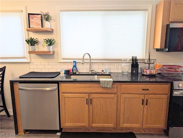 4465 Eastland Avenue NE, Louisville, OH 44641