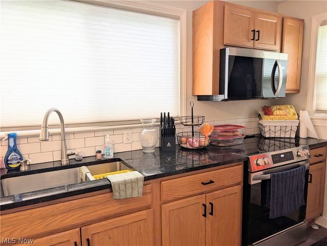 4465 Eastland Avenue NE, Louisville, OH 44641
