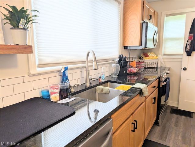 4465 Eastland Avenue NE, Louisville, OH 44641