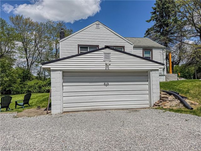 4465 Eastland Avenue NE, Louisville, OH 44641
