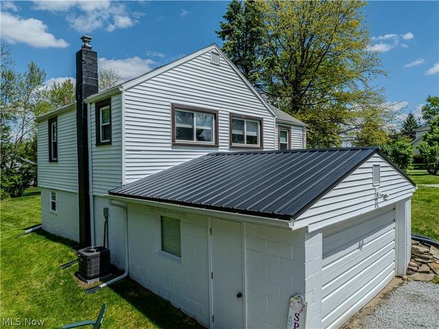 4465 Eastland Avenue NE, Louisville, OH 44641