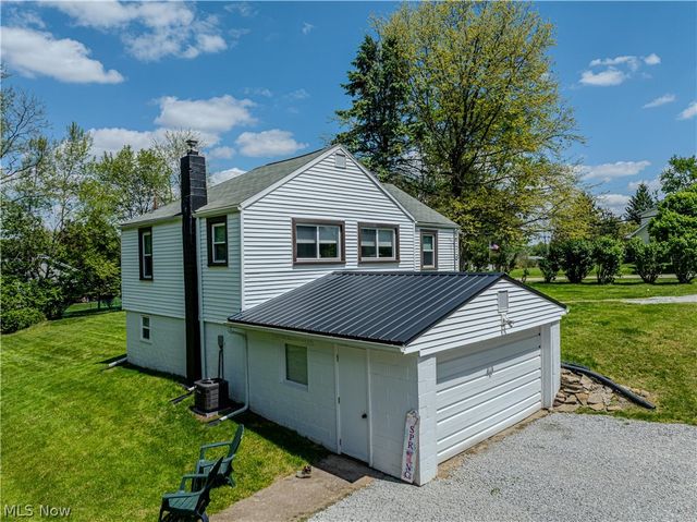 4465 Eastland Avenue NE, Louisville, OH 44641