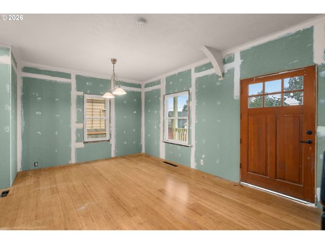 9105 N SEWARD Ave, Portland, OR 97217