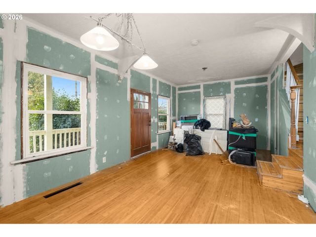 9105 N SEWARD Ave, Portland, OR 97217