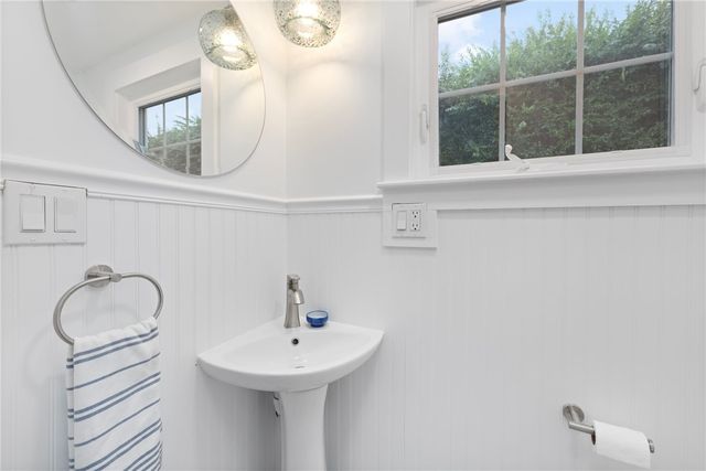 75 Old Fort Road, Newport, RI 02840