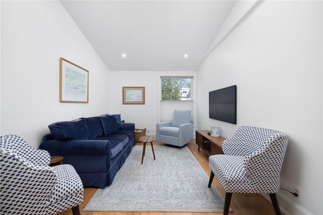 75 Old Fort Road, Newport, RI 02840