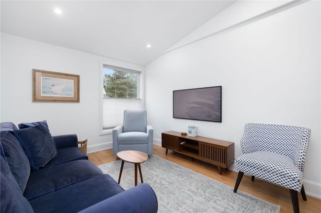 75 Old Fort Road, Newport, RI 02840