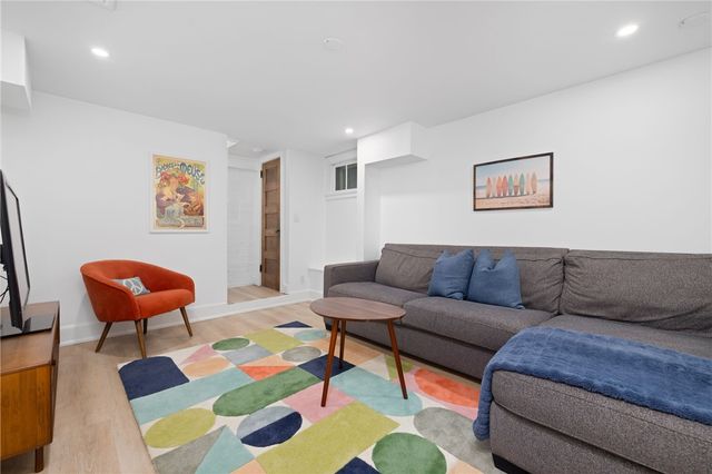 75 Old Fort Road, Newport, RI 02840