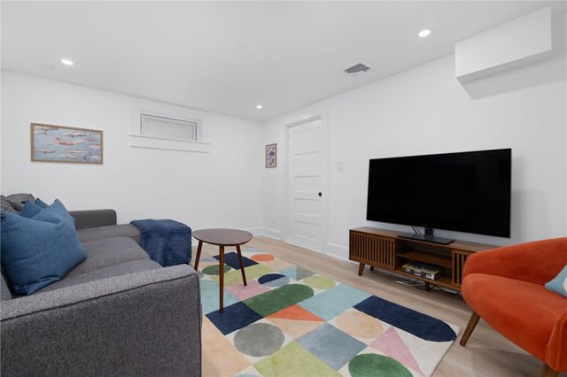 75 Old Fort Road, Newport, RI 02840
