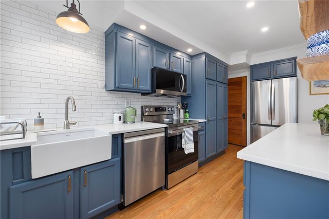 75 Old Fort Road, Newport, RI 02840