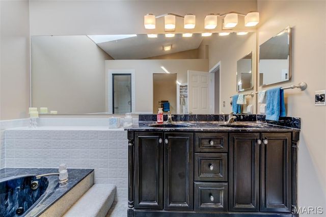 1002 Hemingway Lane H, Weldon Spring, MO 63304