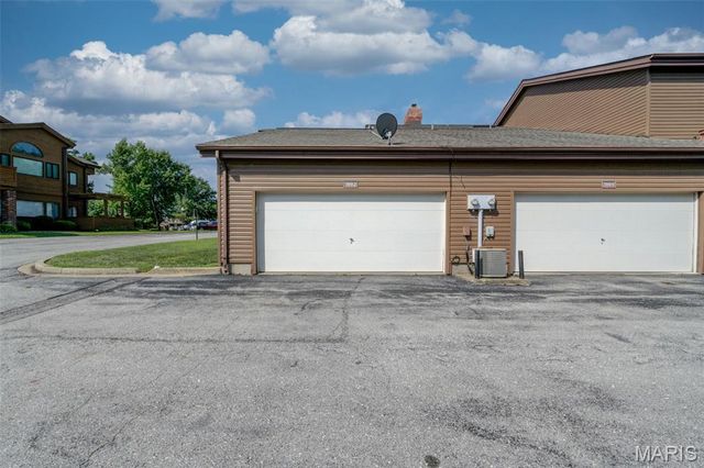1002 Hemingway Lane H, Weldon Spring, MO 63304