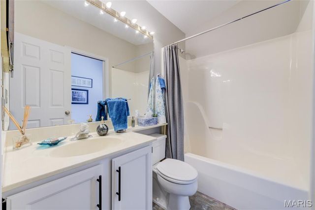 1002 Hemingway Lane H, Weldon Spring, MO 63304