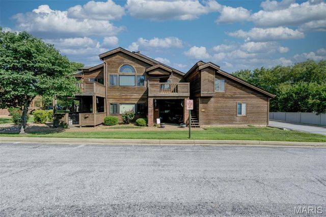 1002 Hemingway Lane H, Weldon Spring, MO 63304