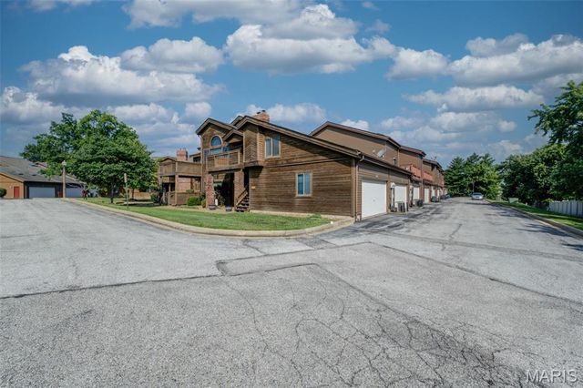 1002 Hemingway Lane H, Weldon Spring, MO 63304