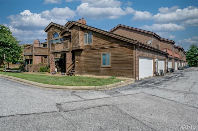 1002 Hemingway Lane H, Weldon Spring, MO 63304