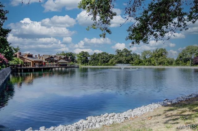 1002 Hemingway Lane H, Weldon Spring, MO 63304