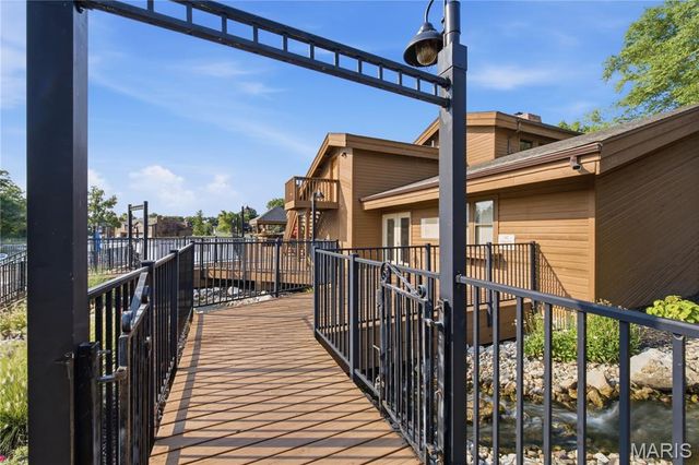 1002 Hemingway Lane H, Weldon Spring, MO 63304