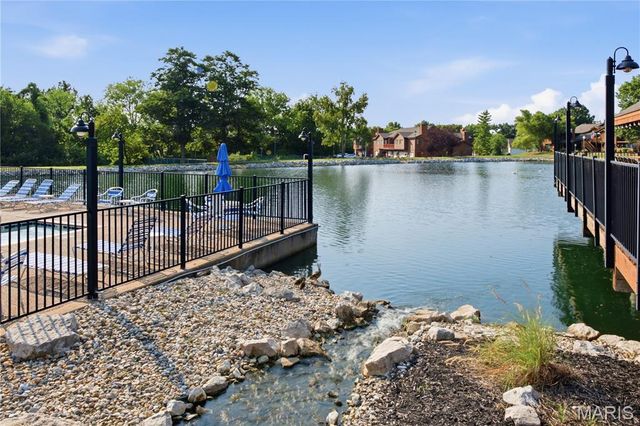 1002 Hemingway Lane H, Weldon Spring, MO 63304