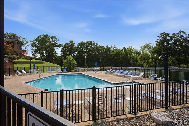 1002 Hemingway Lane H, Weldon Spring, MO 63304