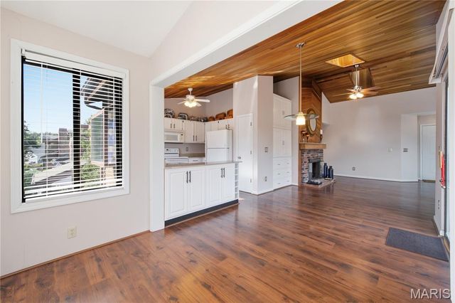 1002 Hemingway Lane H, Weldon Spring, MO 63304