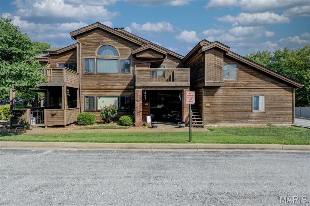 1002 Hemingway Lane H, Weldon Spring, MO 63304