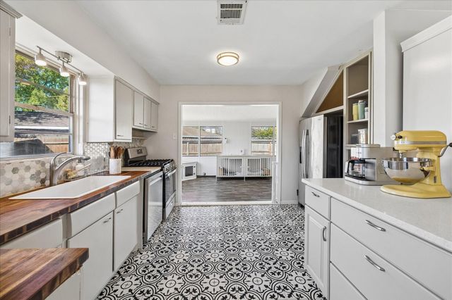 2418 Roy Circle, Houston, TX 77007