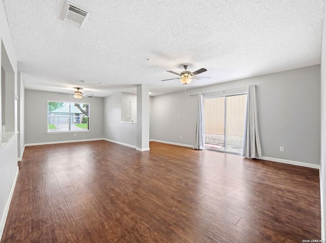 6827 CELES MEADOW DR, Converse, TX 78109