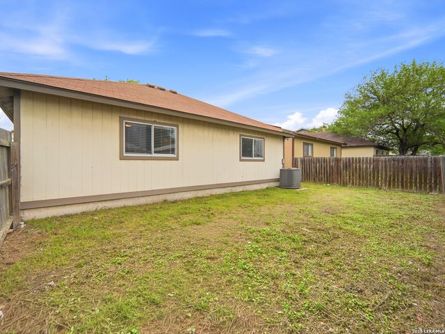 6827 CELES MEADOW DR, Converse, TX 78109
