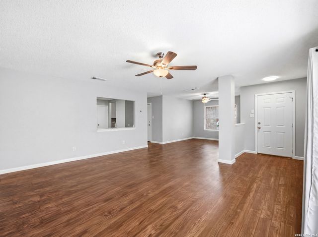 6827 CELES MEADOW DR, Converse, TX 78109
