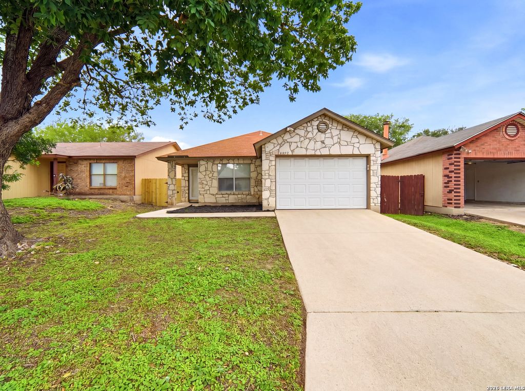 6827 CELES MEADOW DR, Converse, TX 78109