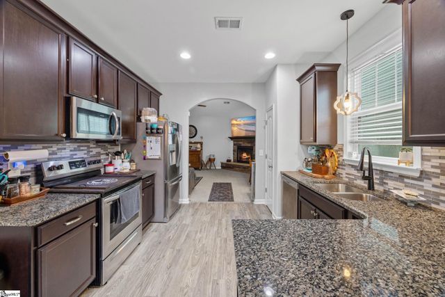 637 Ivywood Place, Boiling Springs, SC 29316