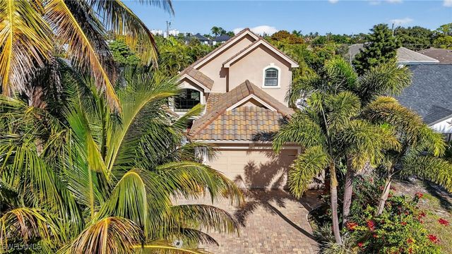 559 93rd AVE N, Naples, FL 34108