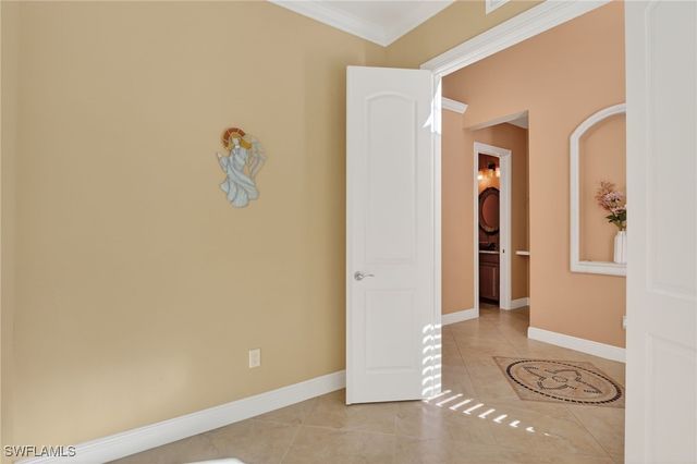 559 93rd AVE N, Naples, FL 34108