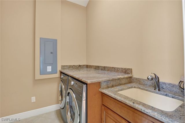 559 93rd AVE N, Naples, FL 34108