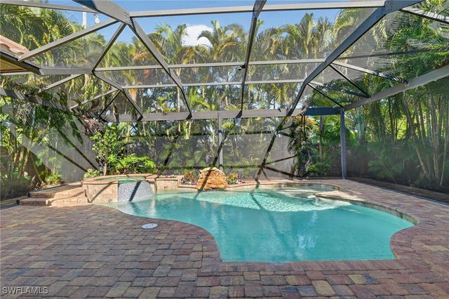 559 93rd AVE N, Naples, FL 34108