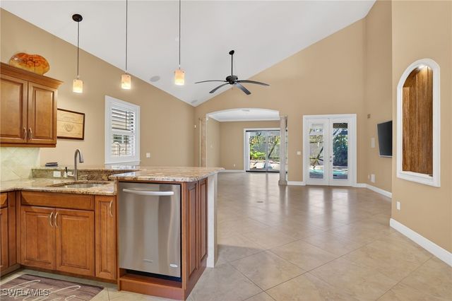 559 93rd AVE N, Naples, FL 34108