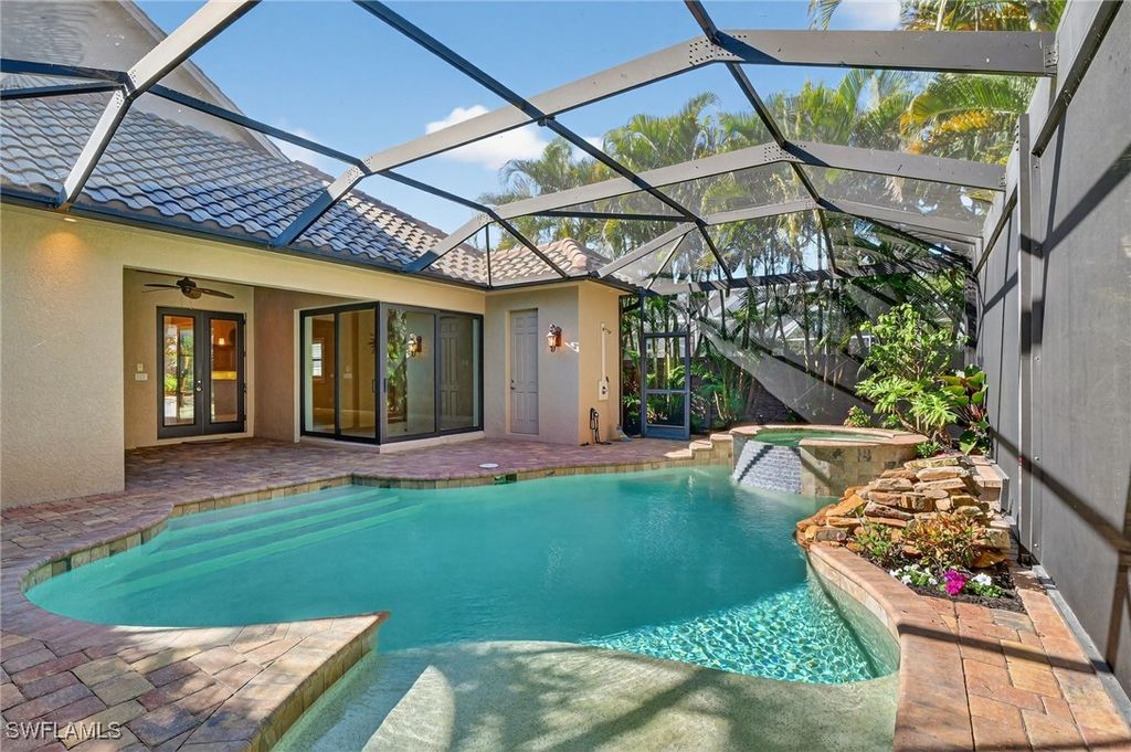 559 93rd AVE N, Naples, FL 34108