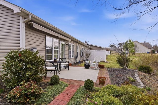 6279 Queens Gate Court, Clemmons, NC 27012