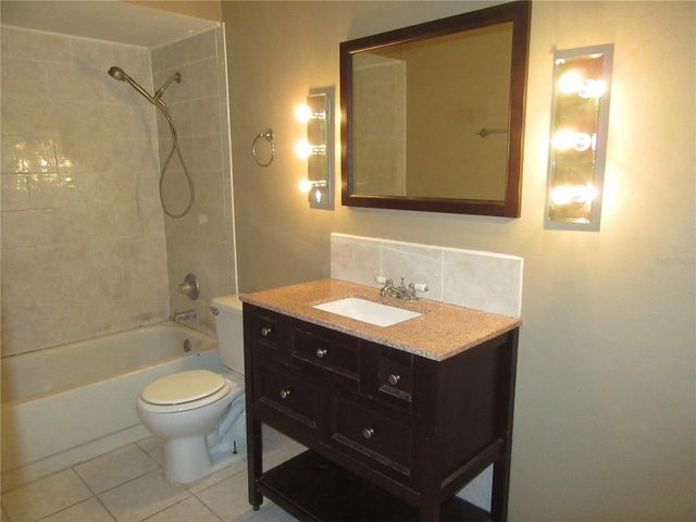 4914 OAKSHIRE DRIVE, Tampa, FL 33625