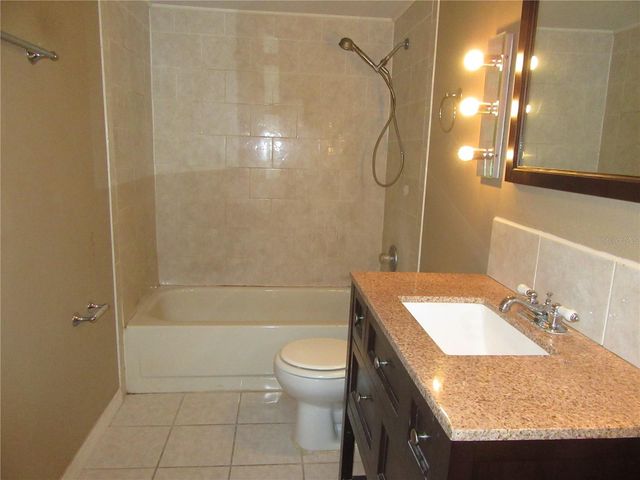 4914 OAKSHIRE DRIVE, Tampa, FL 33625