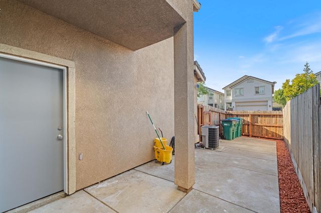 1815 Hammertown Dr, Stockton, CA 95210