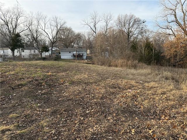 4918 N Wallace Avenue, Kansas City, MO 64119