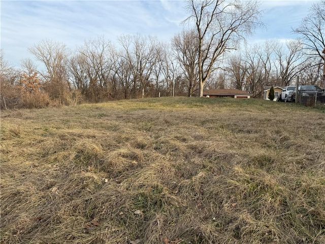 4918 N Wallace Avenue, Kansas City, MO 64119
