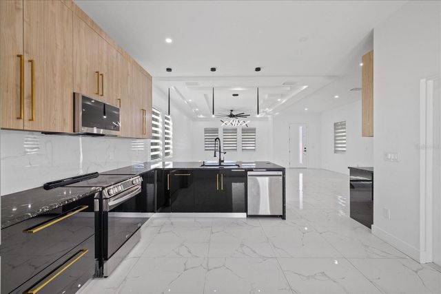 902 W SLIGH AVENUE, Tampa, FL 33604